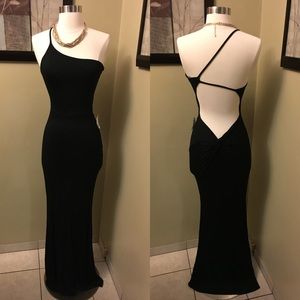 ❌SOLD❌Black One Shoulder Maxi Dress