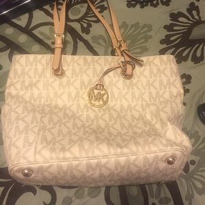 Michael kors jet set logo tote vanilla color