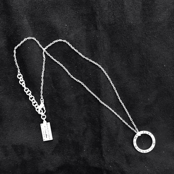 round pendant silver necklace