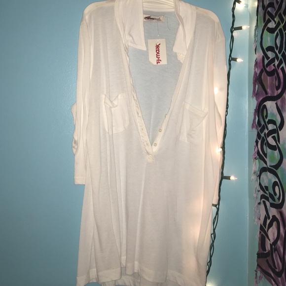 White button 3/4 length sleeve top
