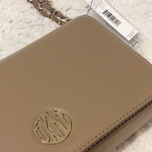 NWT "Crosby Ego Leather" Purse in Dune - Picture 3 of 6