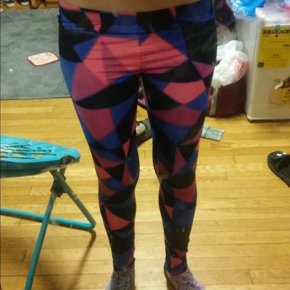 DONATED Geometric leggings - Picture 2 of 3
