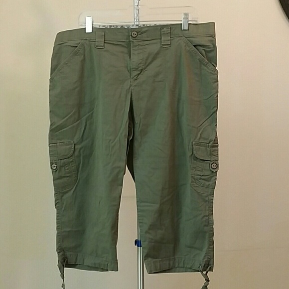 Macy's Pants - Lee--Cargo Capris!!