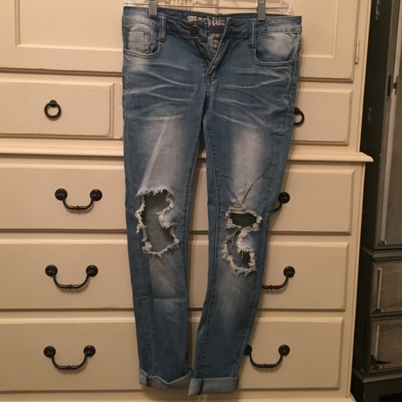 Knee Cut-Out Jeans