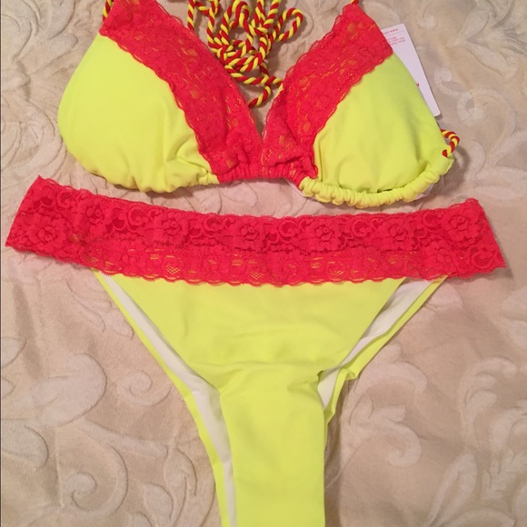 Yellow bikini...sexy!
