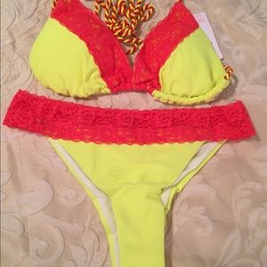 Yellow bikini...sexy!