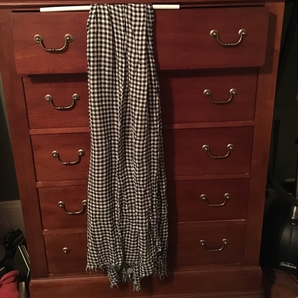 Black and white Scarf