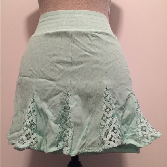 Woman's mint skater lace slit skirt