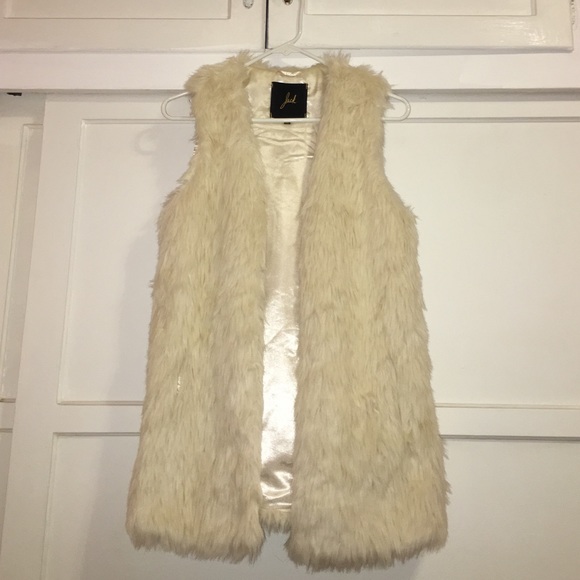 Jack BB Dakota Scotlyn faux fur vest. XS. Cream