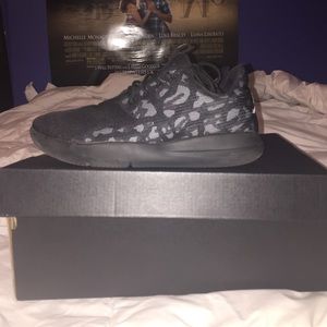 Youth jordan eclipse size 4