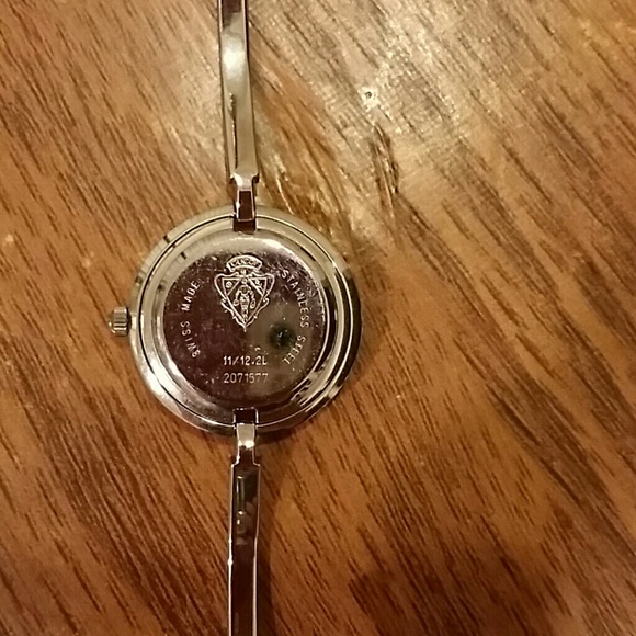 Gucci Bangle Watch - Picture 2 of 3