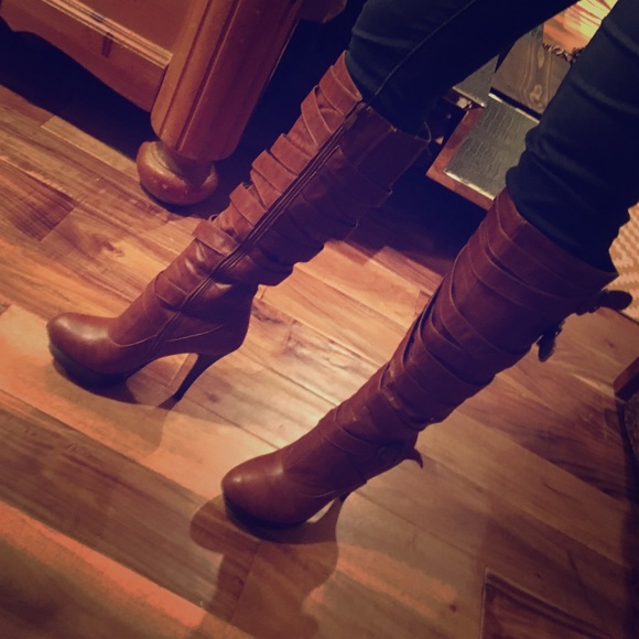 Sexy buckle boots.