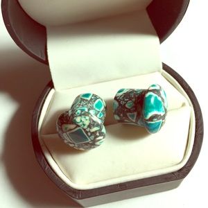 Mixed stone ear gauges