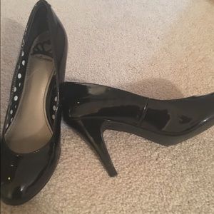 Elegant pumps