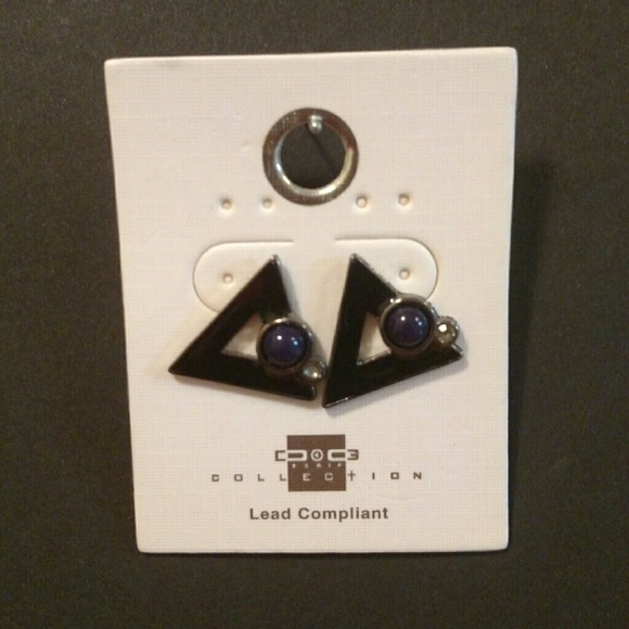 New Black Triangular Earrings