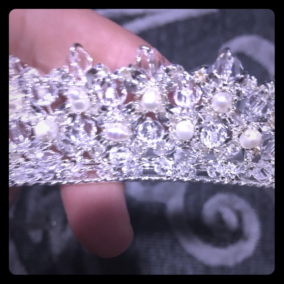 Extra close up pics of tiara