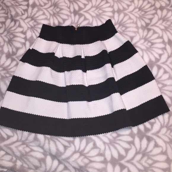Gorgeous skirt! - Picture 1 of 4