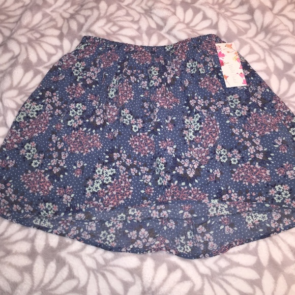 Cheap skirt! - Picture 1 of 3