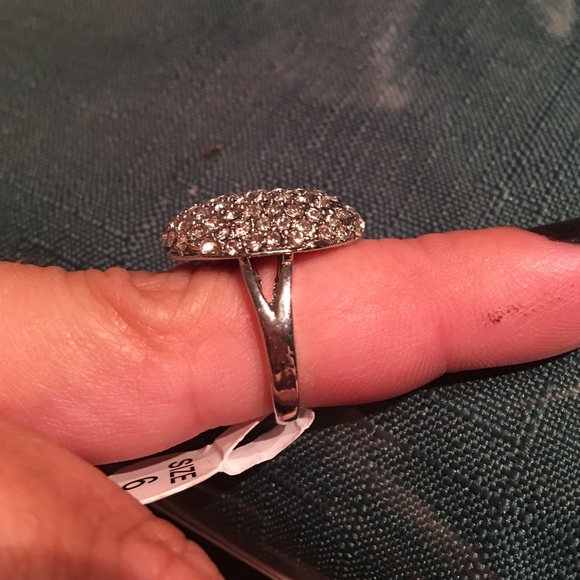 Beautiful ring - Picture 2 of 2