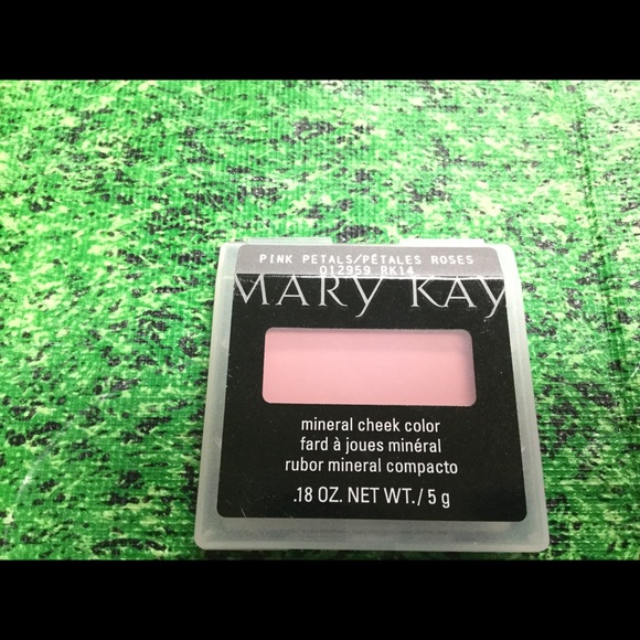 New Mary Kay Pink Petals Mineral Cheek Color