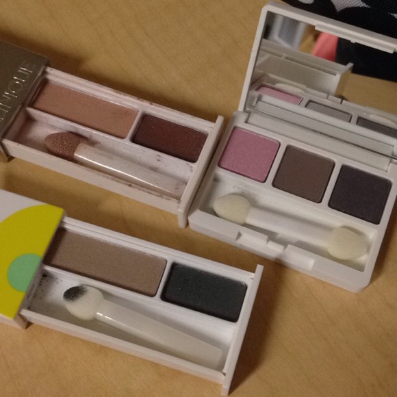 Clinique make up bundle and bag - Picture 3 of 4