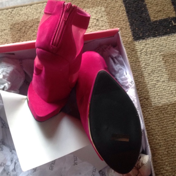 Shoes - Picture 3 of 4