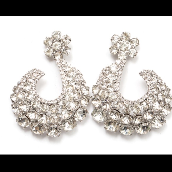 🎉🎉Hp🎉🎉Sophisticated push back Earrings - Picture 4 of 6