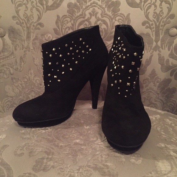 BCBG Generation suede ankle booties - Picture 2 of 3