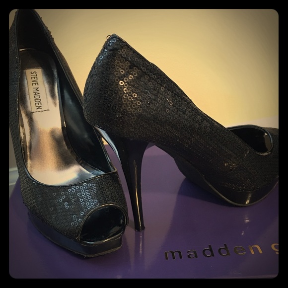 A black sequin pump