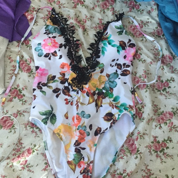 Floral v neck bathing suit (padded)