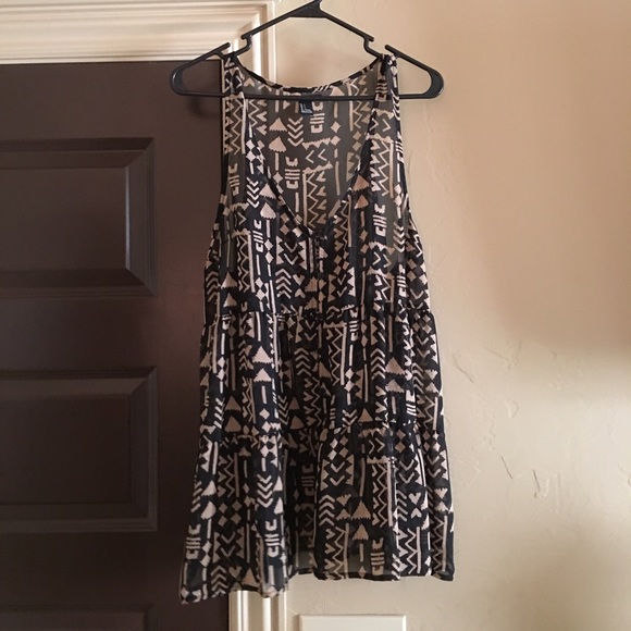 F21 Aztec Tunic-size L.