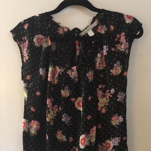 Adorable LC Lauren Conrad spring floral top!