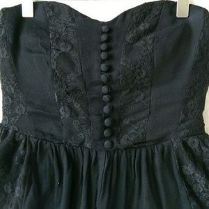 Kimchi Blue Lace sweetheart strapless top