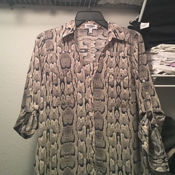 Express Small Portofino shirt. New w/o tags.