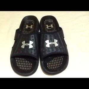 🚤👙Under Armour Sandles👙🚤