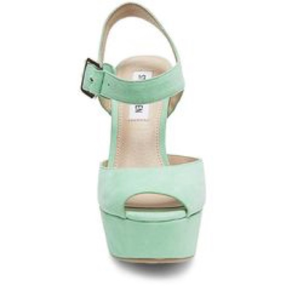 ๐ Suede Pistachio Green Sandals - Picture 2 of 5
