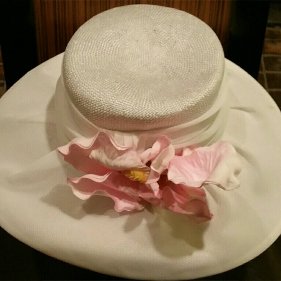 Hat, white straw