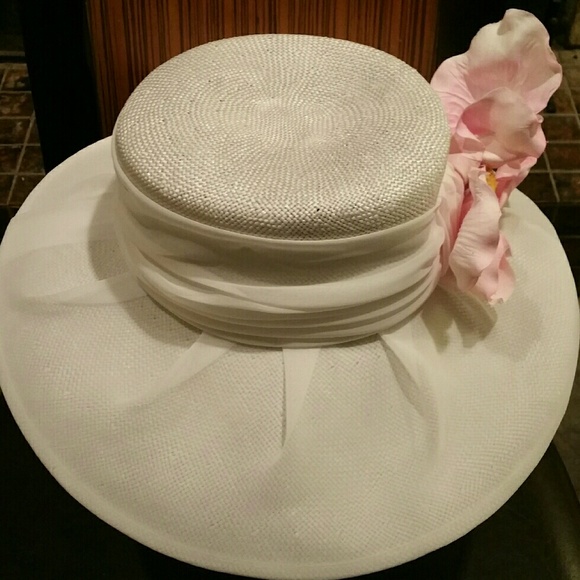 Hat, white straw