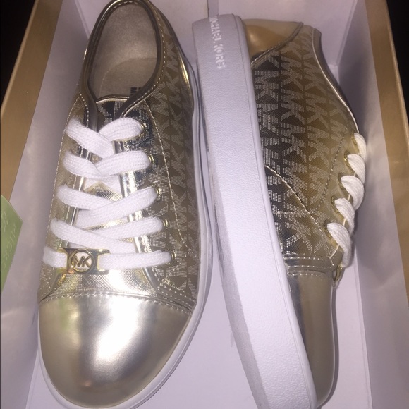 SIZE 4 MICHAEL KORS SHOES WILL FIT WOMANS 6 or 6.5