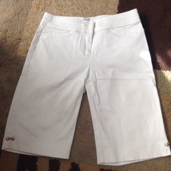 Caché capris brand new!