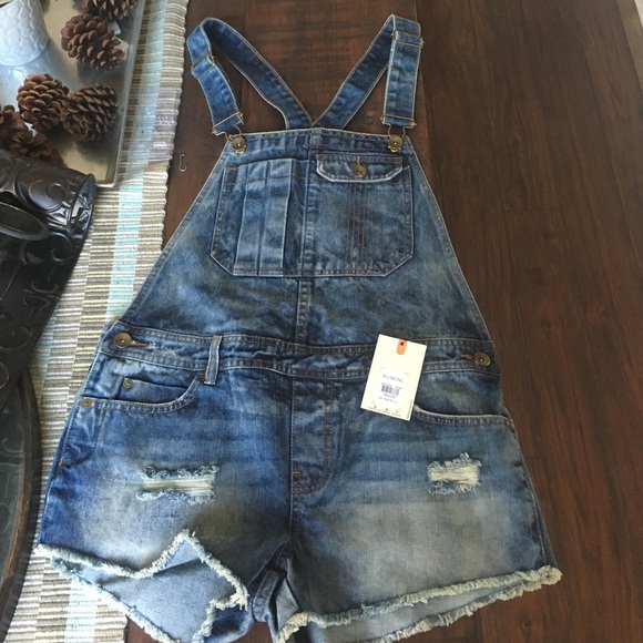 Distressed short overalls
