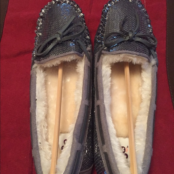 BRAND NEW!! Silver moccasins size 8.