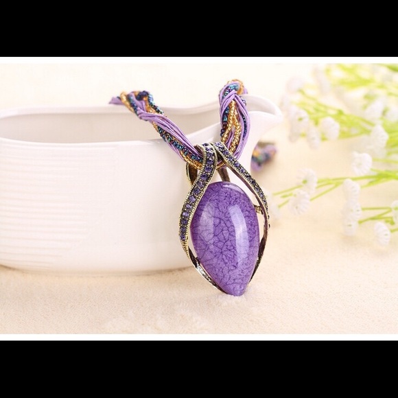 Jewelry - Beautiful Purple Necklace