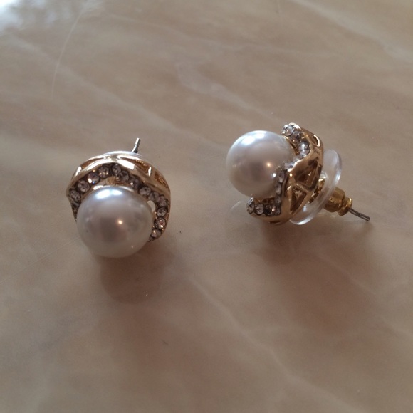 Pearl earrings