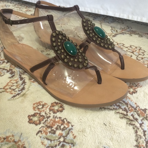 Nine West Shoes - NINE WEST thong sandals sz 10. Worn once!