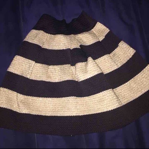 Skater skirt gold and black