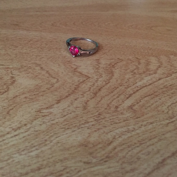 Ruby heart shaped ring - Picture 2 of 3