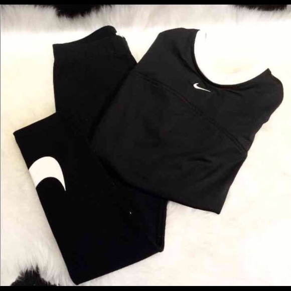Nike Swoosh Leggings