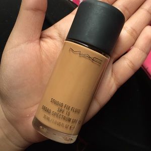 MAC studio fix liquid foundation