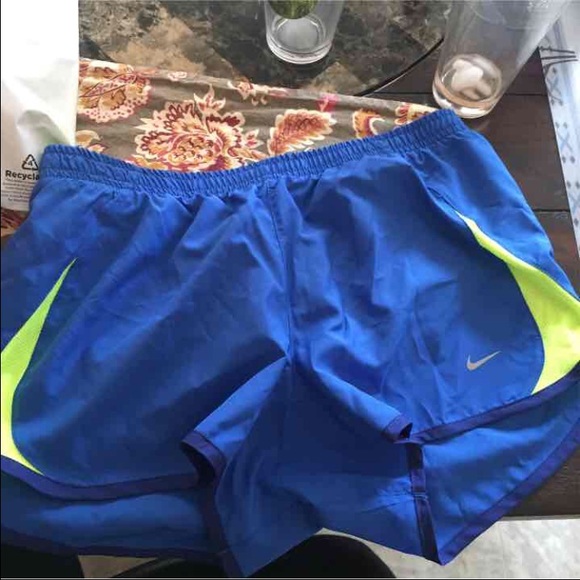 Nike running shorts NWT - Picture 1 of 2